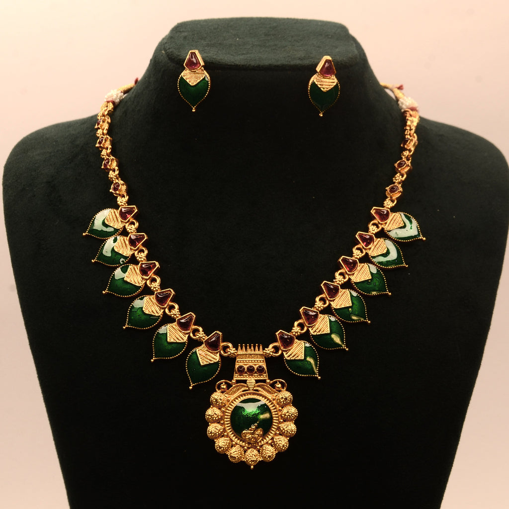Emerald Leaf Heritage Pendant Necklace Set
