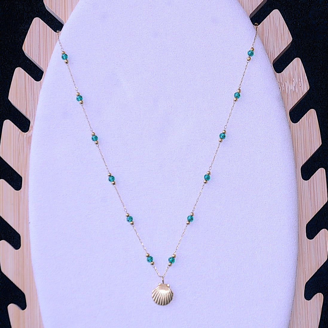 Turquoise Beaded Shell Pendant Necklace